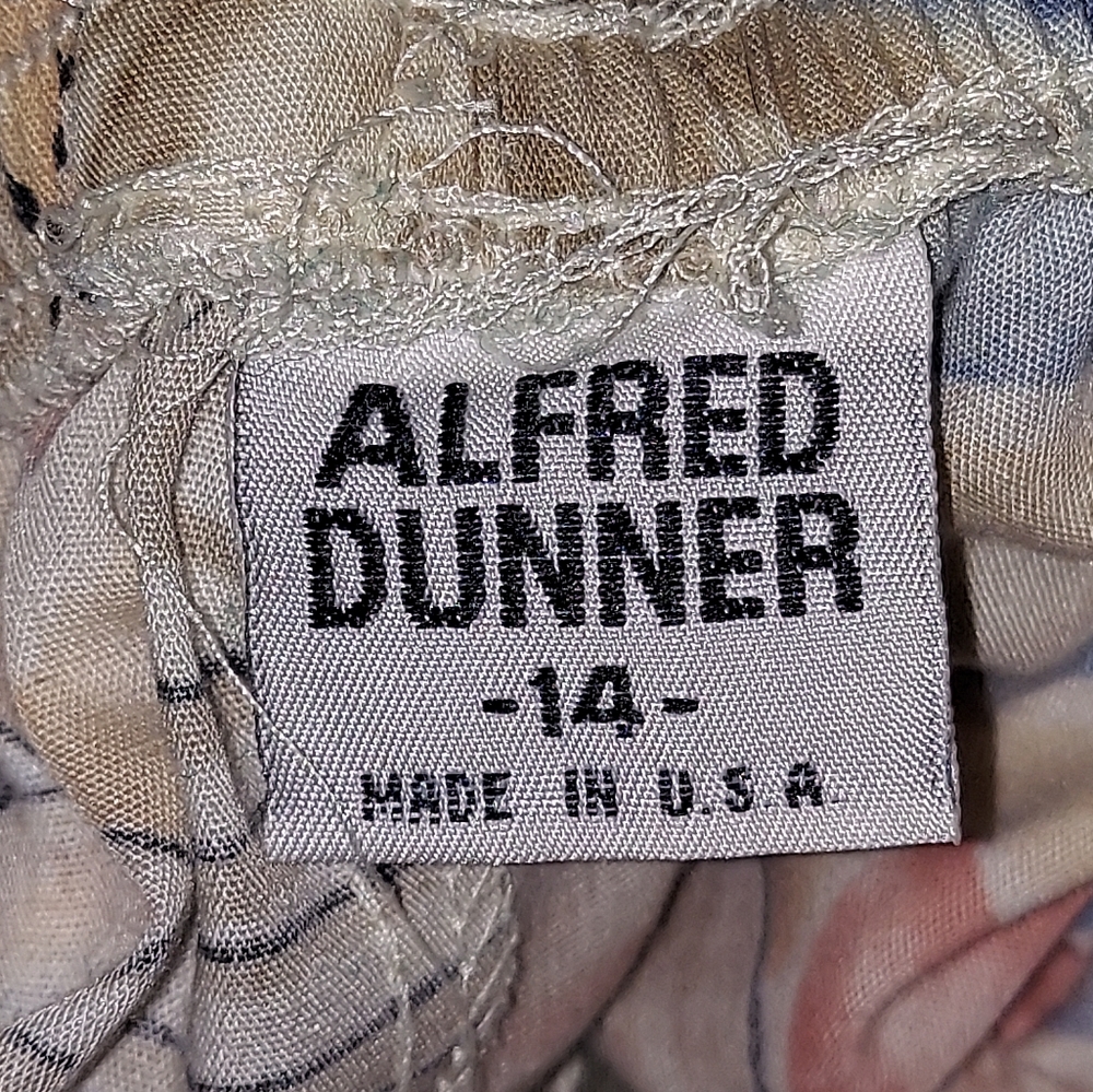 Shorts - Picture 2 of 3